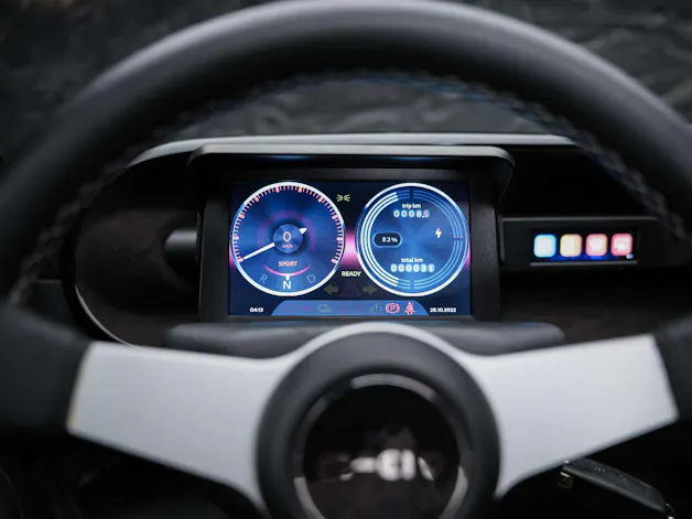 Micro Microlino Competizione 10.5 kWh Medium Range *SOFORT Verfügbar*Werksgarantie*London Grün Matt*