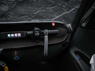 Micro Microlino Competizione 10.5 kWh Medium Range *SOFORT Verfügbar*Werksgarantie*London Grün Matt*