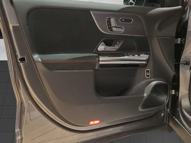 MERCEDES-BENZ EQA 300 AMG 4M Swiss Star