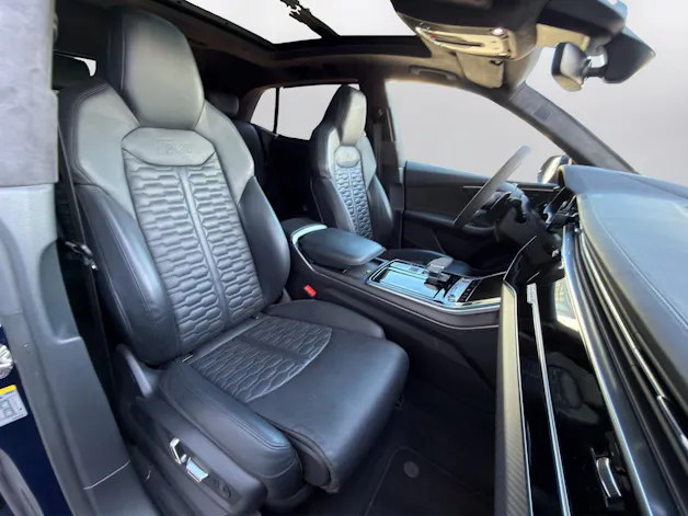 AUDI RSQ8 quattro tiptronic
