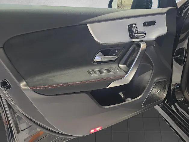 MERCEDES-BENZ A 35 AMG 4M W177
