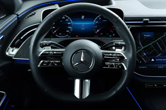 MERCEDES-BENZ E 200 AMG Line 4matic S214 T