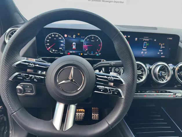 MERCEDES-BENZ GLA 200d AMG Line Night 8G-DCT