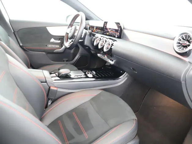 MERCEDES-BENZ A 180 Night Star AMG Line