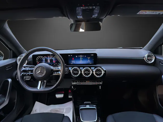 MERCEDES-BENZ A 200 7G-DCT