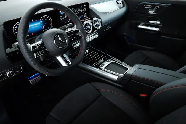 MERCEDES-BENZ GLA 250 Swiss Star AMG Line 4matic H247