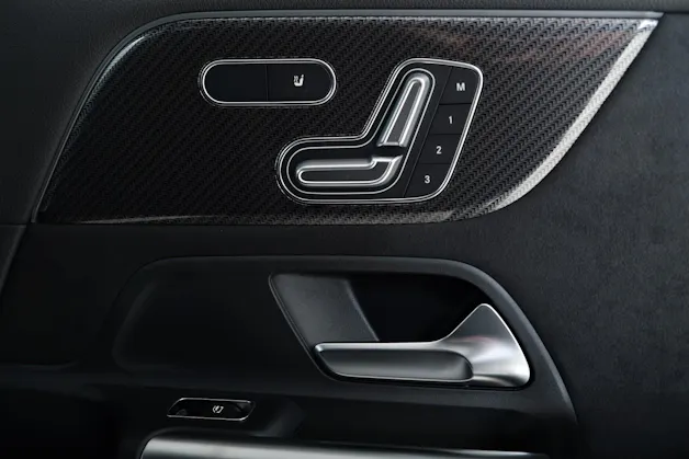 MERCEDES-BENZ GLA 250 Swiss Star AMG Line 4matic H247
