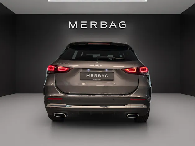MERCEDES-BENZ GLA 250 AMG Line 4Matic