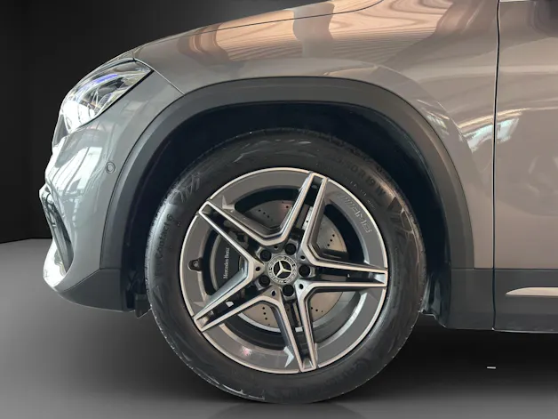 MERCEDES-BENZ GLA 250 AMG Line 4Matic