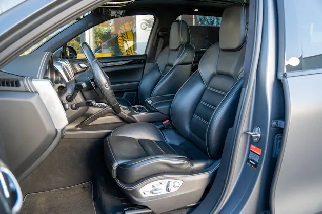 PORSCHE Cayenne Turbo