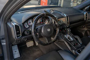 PORSCHE Cayenne Turbo