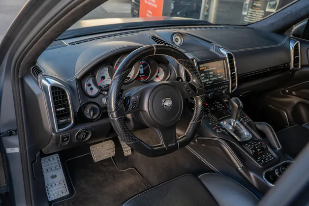 PORSCHE Cayenne Turbo