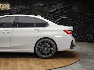 BMW 320i xDrive Steptronic M Sport *Facelift*20" Felgen*Werksgarantie*Head-Up*Assistenten*