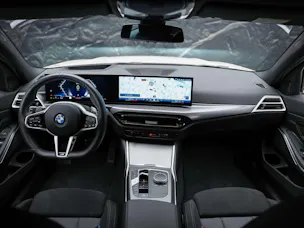 BMW 320i xDrive Steptronic M Sport *Facelift*20" Felgen*Werksgarantie*Head-Up*Assistenten*