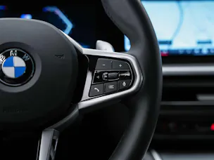 BMW 320i xDrive Steptronic M Sport *Facelift*20" Felgen*Werksgarantie*Head-Up*Assistenten*