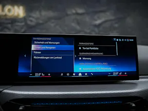 BMW 320i xDrive Steptronic M Sport *Facelift*20" Felgen*Werksgarantie*Head-Up*Assistenten*