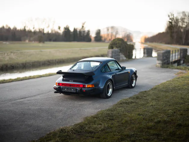PORSCHE 911 Coupé 3.3 Turbo
