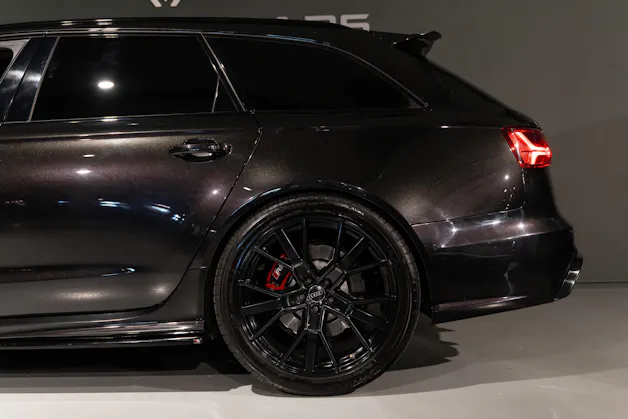 AUDI RS6 Avant 4.0 V8 TFSI Performance