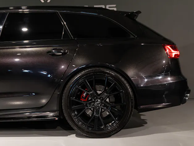 AUDI RS6 Avant 4.0 V8 TFSI Performance