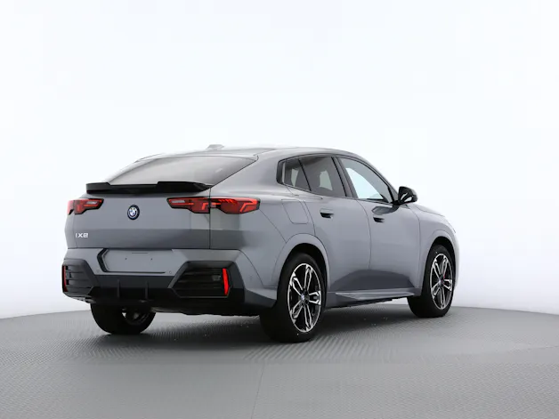 BMW iX2 xDrive30