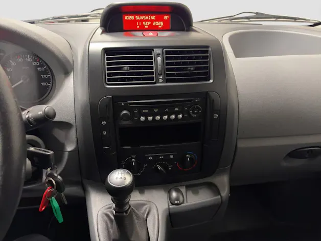 PEUGEOT Expert Tepee L1 2.0 HDI 136 PS Confort 9P