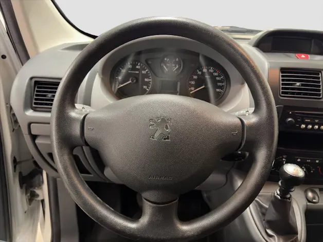 PEUGEOT Expert Tepee L1 2.0 HDI 136 PS Confort 9P