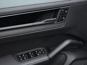 PORSCHE Cayenne S E-Hybrid Black Edition