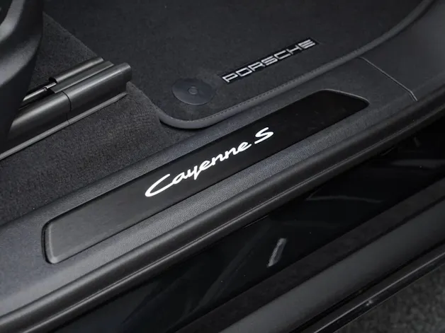 PORSCHE Cayenne S E-Hybrid Black Edition