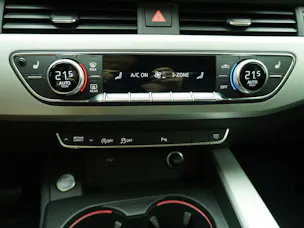 AUDI A4 40 TFSI S line S-Tronic