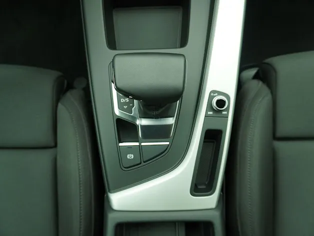 AUDI A4 40 TFSI S line S-Tronic