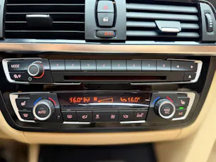 BMW 4er Reihe F33 Cabrio 420i Sport-Line