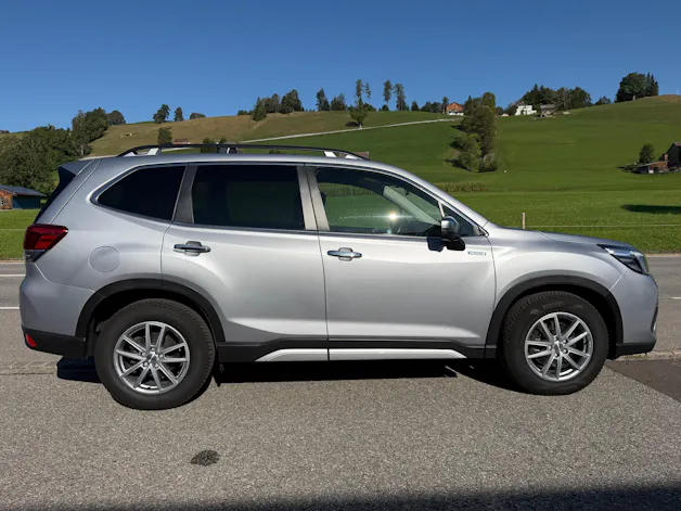 Subaru Forester Station 2.0i e-Boxer Swiss Plus