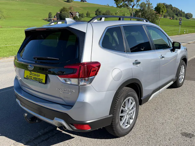 Subaru Forester Station 2.0i e-Boxer Swiss Plus