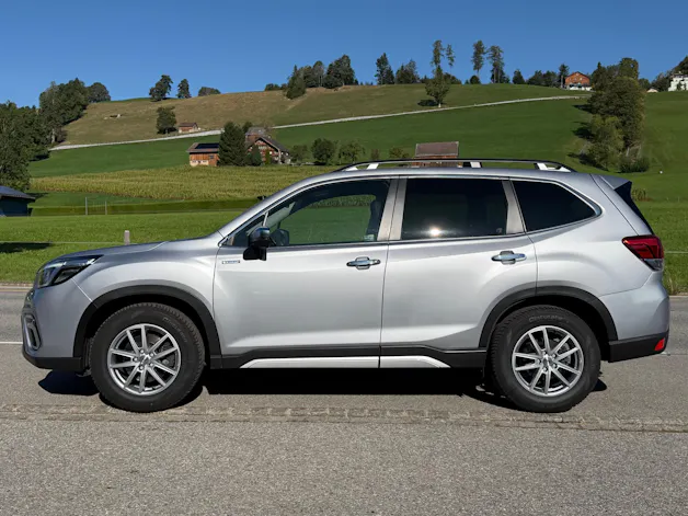 Subaru Forester Station 2.0i e-Boxer Swiss Plus
