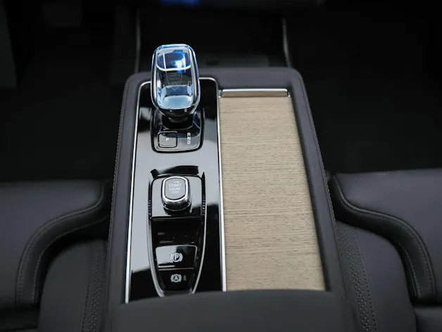 VOLVO XC90 T8 eAWD PluginHybrid Plus Bright Geartronic *7 Sitzer*Facelift*Panorama*Lenkradheizung*Harman/Kardon*