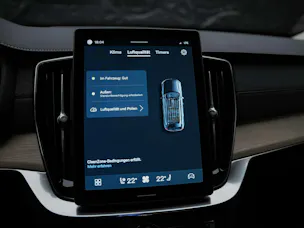 VOLVO XC90 T8 eAWD PluginHybrid Plus Bright Geartronic *7 Sitzer*Facelift*Panorama*Lenkradheizung*Harman/Kardon*