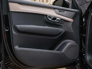 VOLVO XC90 T8 eAWD PluginHybrid Plus Bright Geartronic *7 Sitzer*Facelift*Panorama*Lenkradheizung*Harman/Kardon*