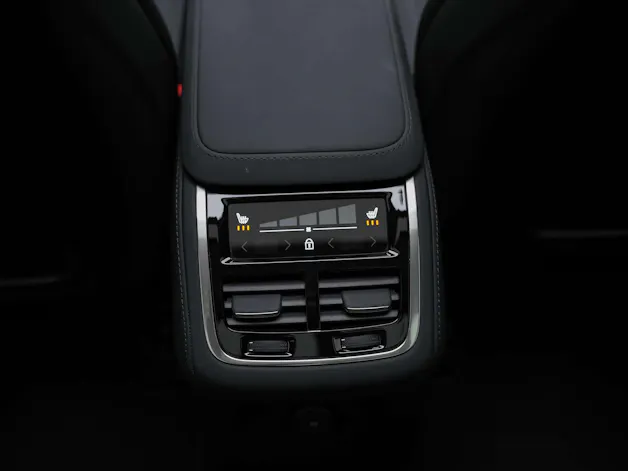 VOLVO XC90 T8 eAWD PluginHybrid Plus Bright Geartronic *7 Sitzer*Facelift*Panorama*Lenkradheizung*Harman/Kardon*