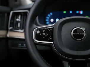 VOLVO XC90 T8 eAWD PluginHybrid Plus Bright Geartronic *7 Sitzer*Facelift*Panorama*Lenkradheizung*Harman/Kardon*