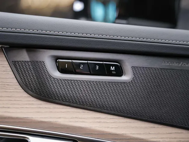 VOLVO XC90 T8 eAWD PluginHybrid Plus Bright Geartronic *7 Sitzer*Facelift*Panorama*Lenkradheizung*Harman/Kardon*