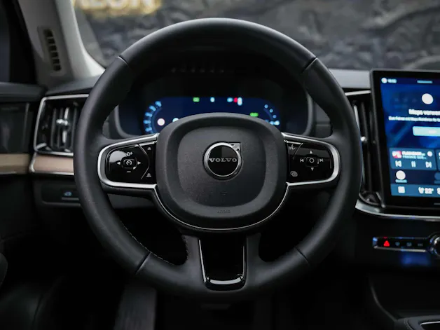 VOLVO XC90 T8 eAWD PluginHybrid Plus Bright Geartronic *7 Sitzer*Facelift*Panorama*Lenkradheizung*Harman/Kardon*
