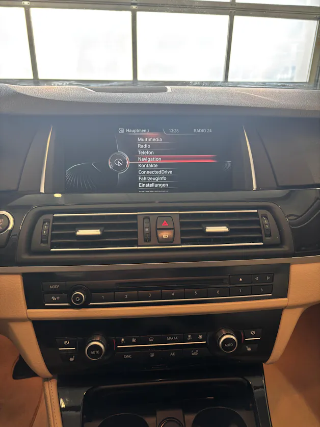 BMW 528i Touring xDrive Luxury Line Steptronic