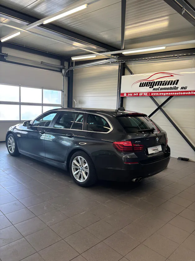 BMW 528i Touring xDrive Luxury Line Steptronic