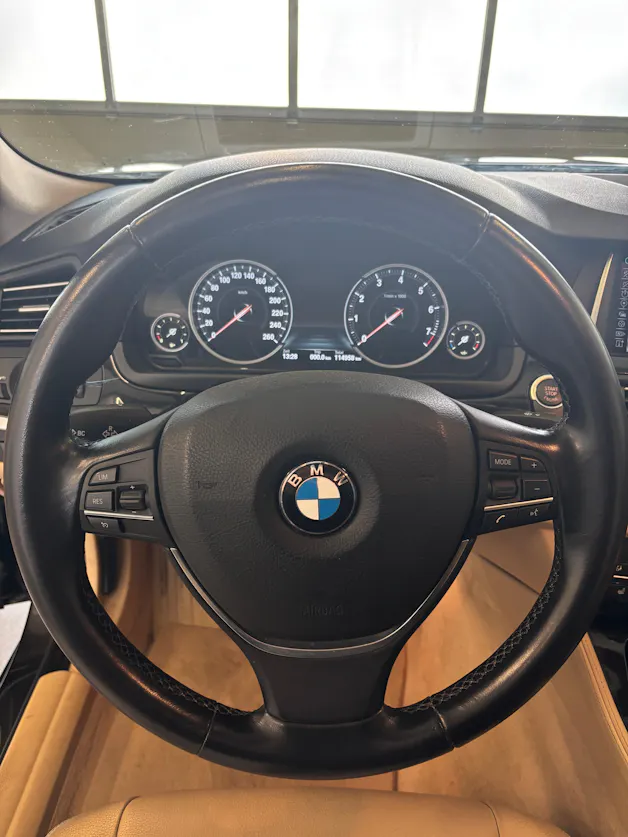 BMW 528i Touring xDrive Luxury Line Steptronic
