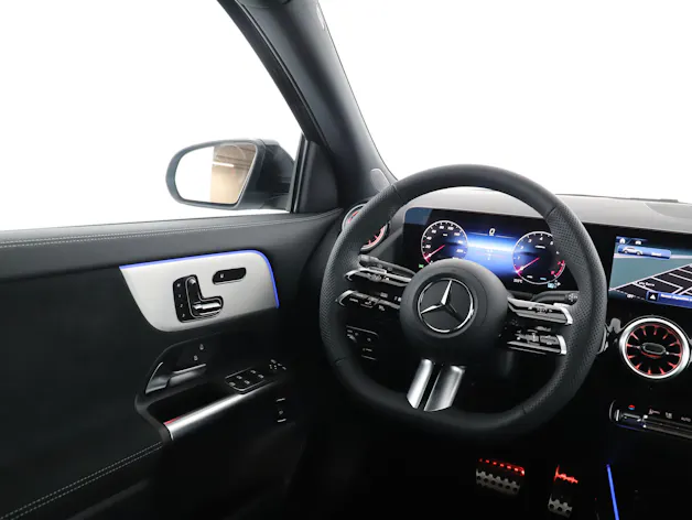 MERCEDES-BENZ GLA 200 Night Star 7G-D