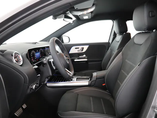 MERCEDES-BENZ GLA 200 Night Star 7G-D
