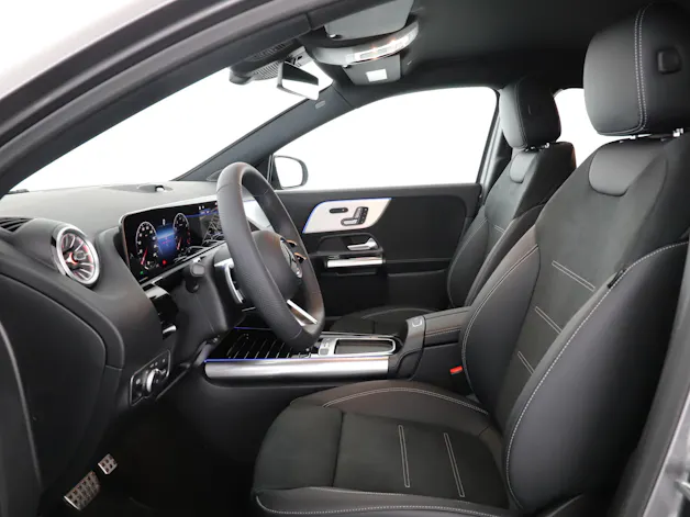 MERCEDES-BENZ GLA 200 Night Star 7G-D