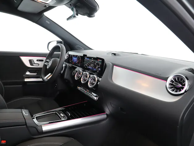 MERCEDES-BENZ GLA 200 Night Star 7G-D