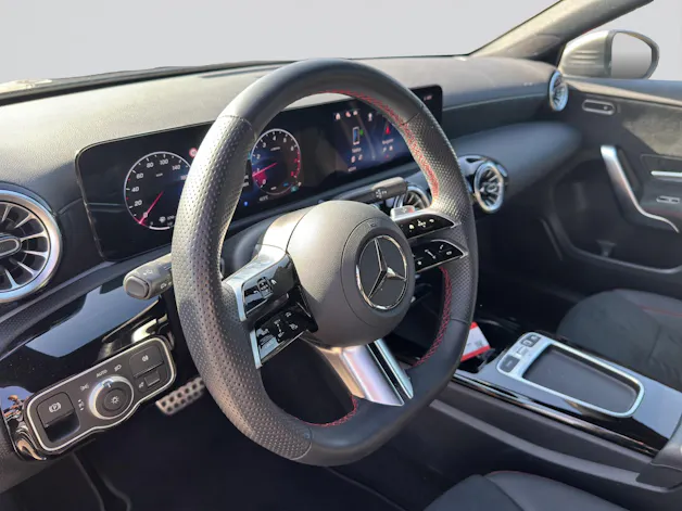 MERCEDES-BENZ A 180 AMG Line 7G-DCT