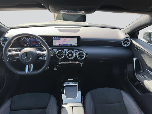MERCEDES-BENZ A 180 AMG Line 7G-DCT